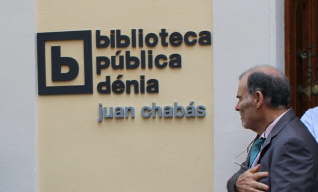 la biblioteca de denia pasa a llamarse joan chabas
