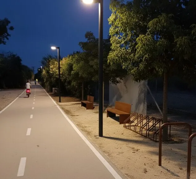 La futura Vía Verde de Dénia: 800 nuevos árboles, agua potable, estaciones de carga y máquinas para inflar ruedas 4 Imagen: Otra perspectiva de la recreación de la via verde por la parte de Dénia