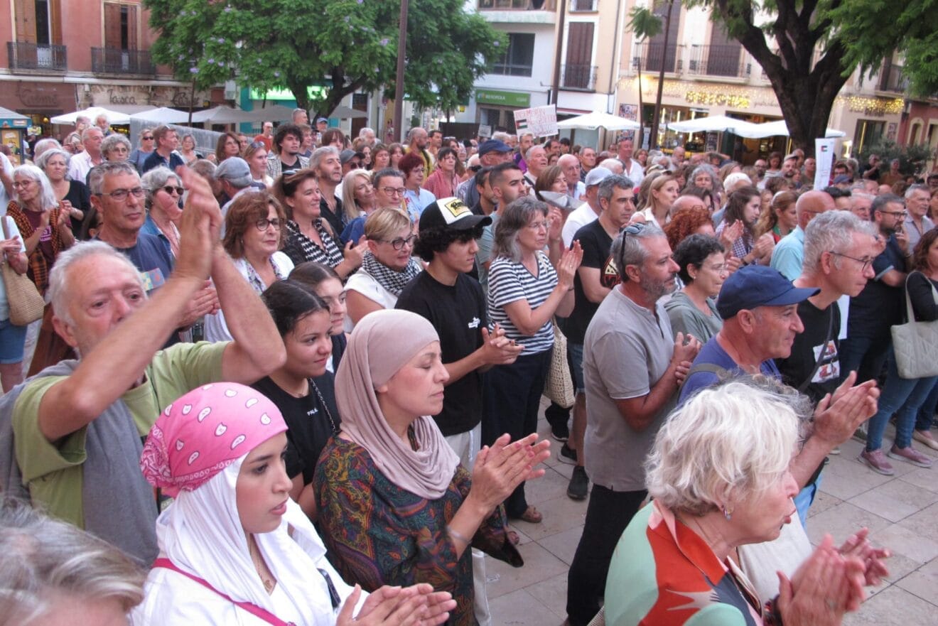 Protestas en Dénia contra el asalto israelí a la flotilla 3