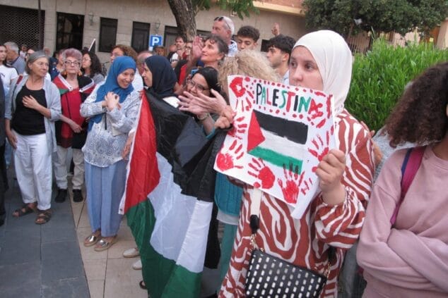 Imagen: Manifestantes en Dénia