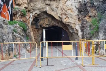 tunel del castillo cerrado al paso