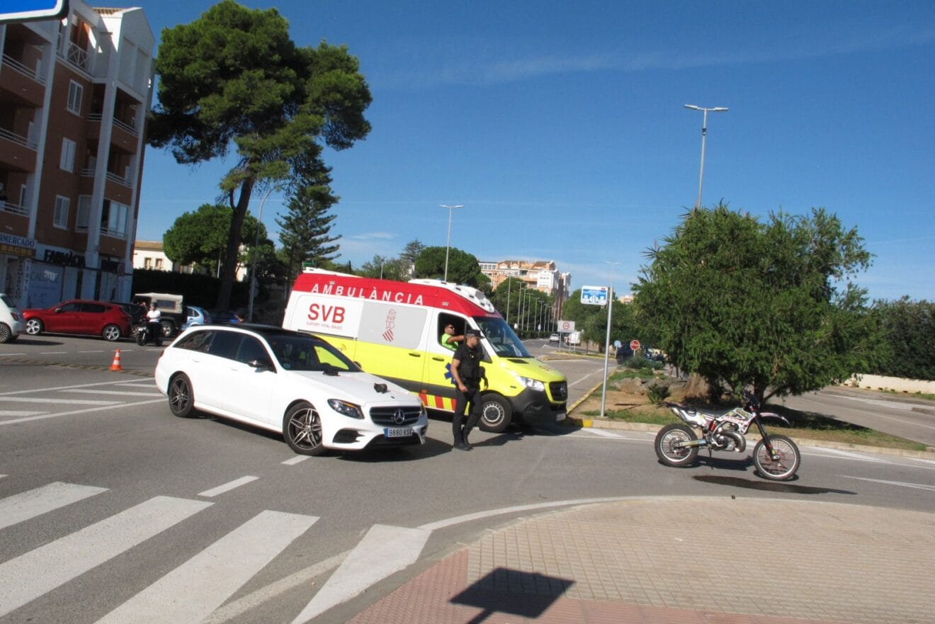 Un joven resulta herido en un accidente en Dénia (1)