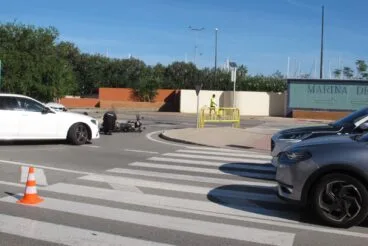 Un joven resulta herido en un accidente en Dénia (2)