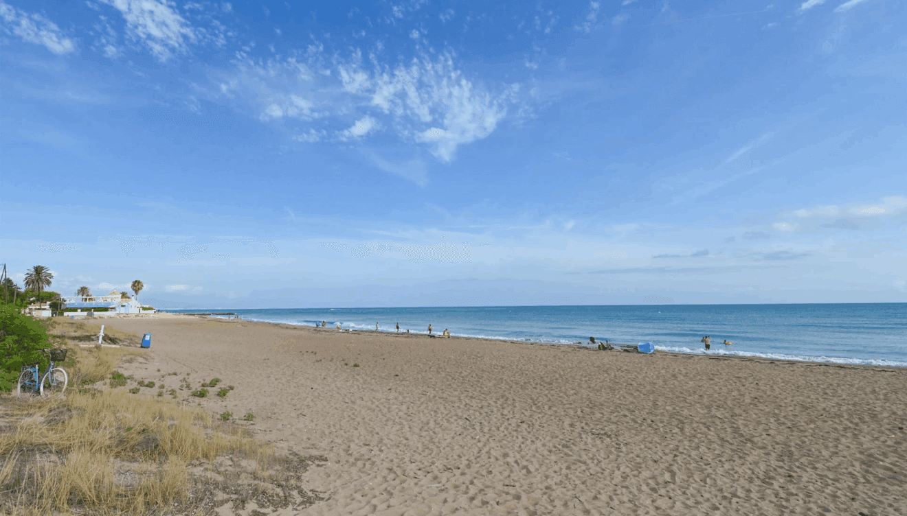 Acceso directo a la playa desde Casa Denimar en la Costa Blanca