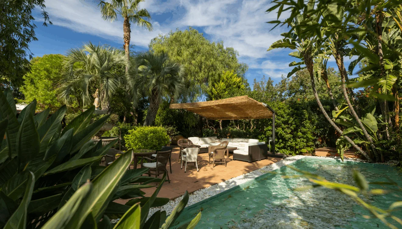 Entre el Montgó y el Mediterráneo, el Hotel Les Rotes ofrece una experiencia de descanso en plena naturaleza