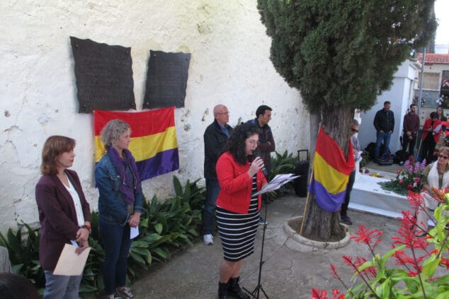 «Para que sus nombres no se borren»: Dénia rinde homenaje a los 49 republicanos fusilados en 1939 en el cementerio municipal 11 homenaje a los republicanos fusilados en denia 11