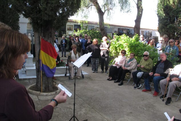 «Para que sus nombres no se borren»: Dénia rinde homenaje a los 49 republicanos fusilados en 1939 en el cementerio municipal 18 homenaje a los republicanos fusilados en denia 18