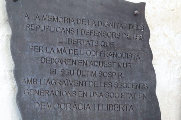 «Para que sus nombres no se borren»: Dénia rinde homenaje a los 49 republicanos fusilados en 1939 en el cementerio municipal 24 homenaje a los republicanos fusilados en denia 24