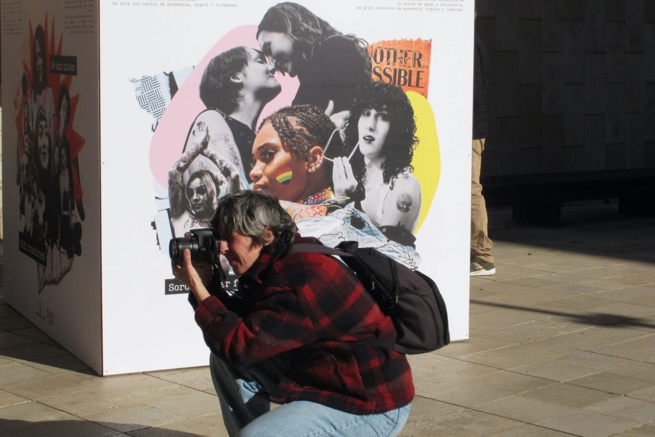La exposición de arte en el espacio público 'Som marea' se instala en la plaza de la Constitució 20