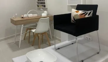 Manicuras y pedicuras de calidad en un entorno acogedor en Galiano Estilistas