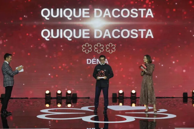 quique dacosta durante la gala michelin 2025