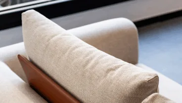 sofas de lino claro que invitan al relax mediterraneo