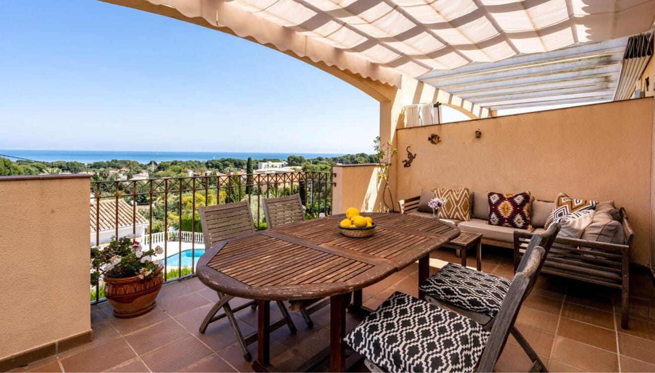 Alquiler en complejo residencial con piscina y zonas verdes en Denia