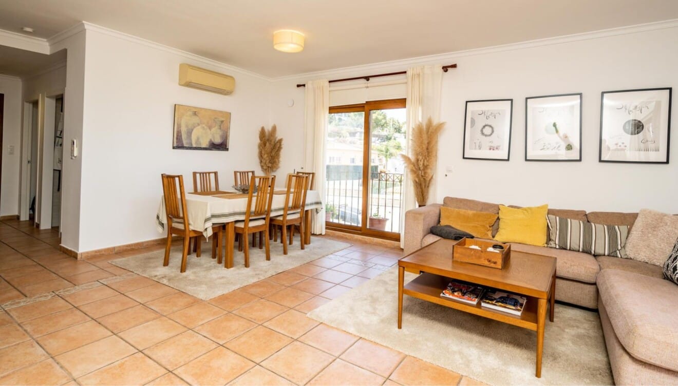 Alquiler turístico con distribución práctica para grupos en Denia