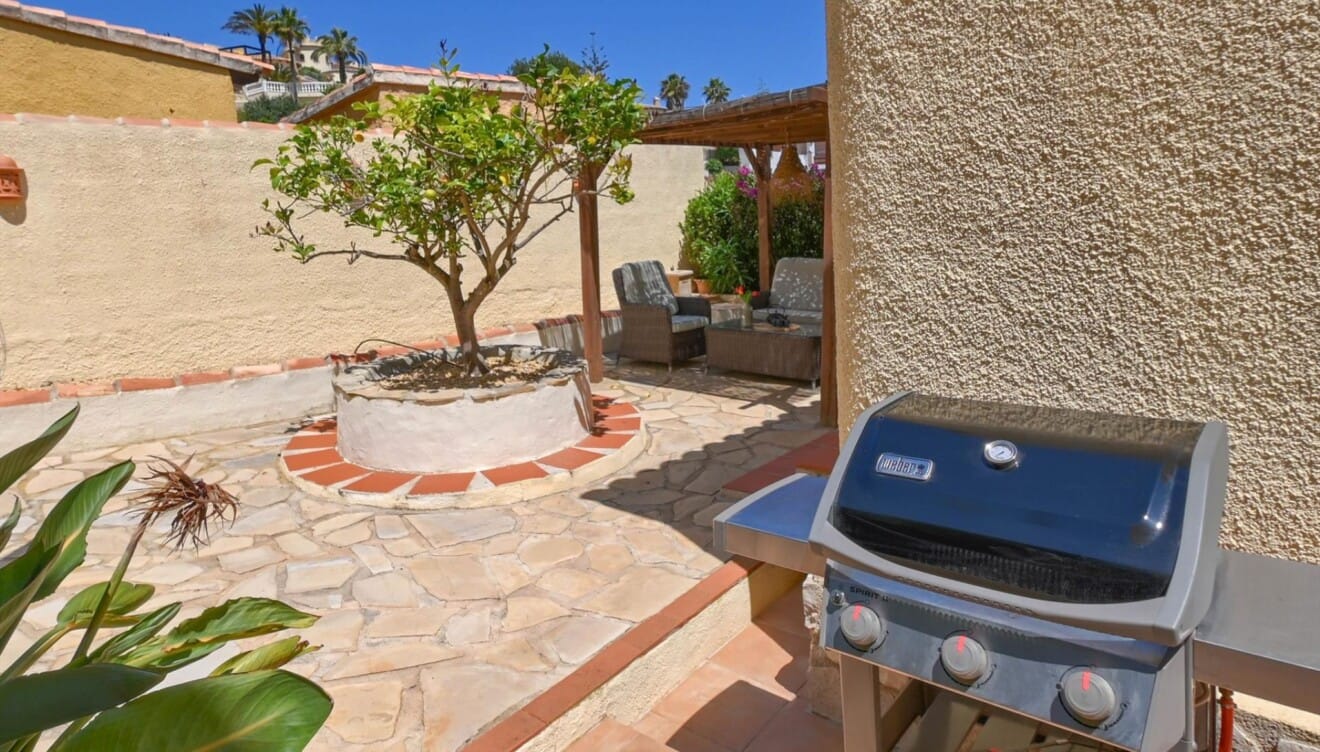 Barbacoa exterior equipada en Villa Cala Serena