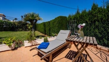 Casa vacacional en Denia con acceso controlado y ducha exterior