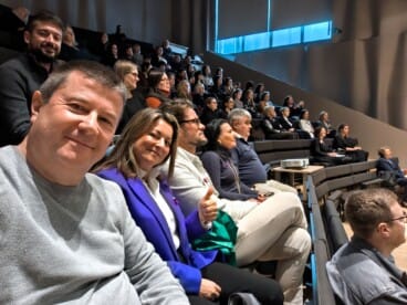 El equipo de UNED Dénia posa durante la conferencia final del proyecto en Saldus
