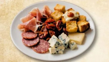 Embutidos, crutones, quesos, verduras