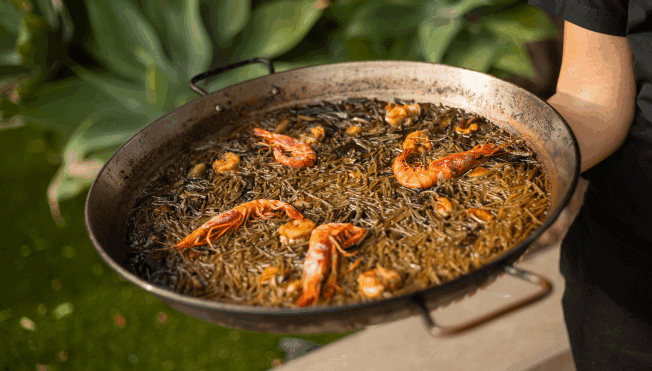 Fideuà fina de marisco con chipirones y gamba pelada