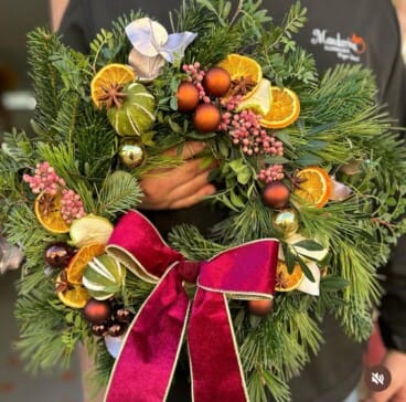 Llena tu hogar de espíritu navideño con los arreglos de Floristería Mandarina