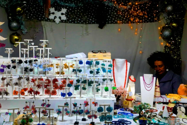 El Mercat de Nadal de Dénia arranca con novedades, pero aún hay detalles sin terminar 15 mercat de nadal de denia 2025 19
