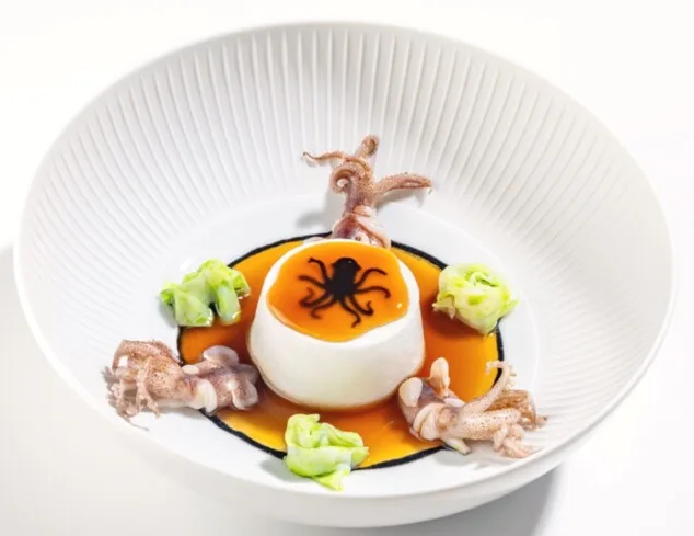 plato blanco sobre negro de quique dacosta