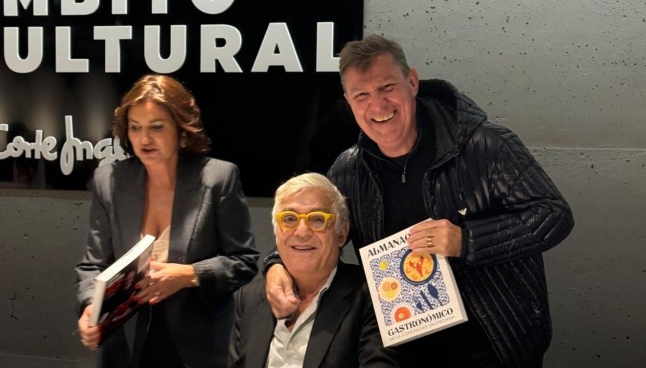 Teo Pozo, el día de la presentación del Amanaque Gastronómico, junto con el director de la publicación