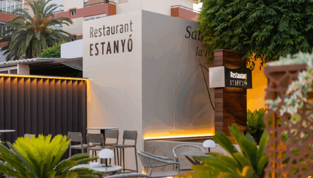 Imagen: Terraza de Estanyó ideal para disfrutar de un arroz al sol de diciembre