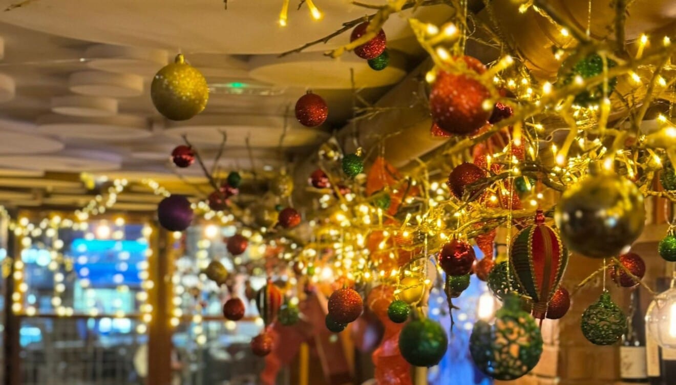Tu tardeo navideño perfecto empieza en Ironía Bar