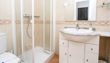 Vivienda vacacional con dos baños completos y lavadora secadora