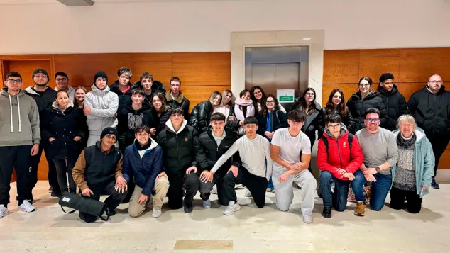 Imatge: Alumnes dels cicles formatius d'Hostaleria del CIPFP de Dénia