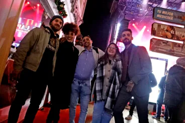 Ambiente festivo en la Nochevieja celebrada en la Glorieta del País Valencià de Dénia (51)