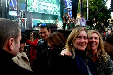 Ambiente festivo en la Nochevieja celebrada en la Glorieta del País Valencià de Dénia (66)