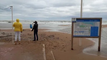 Así sufren el temporal las playas de Dénia 10