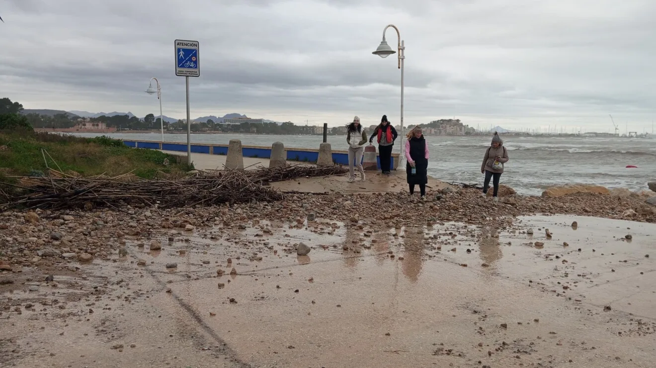 Así sufren el temporal las playas de Dénia 22