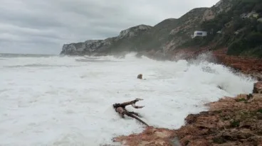 Así sufren el temporal las playas de Dénia 24