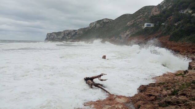 asi sufren el temporal las playas de denia 24