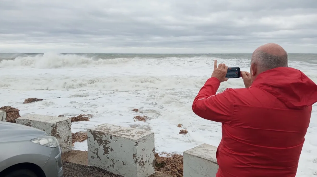 Así sufren el temporal las playas de Dénia 26