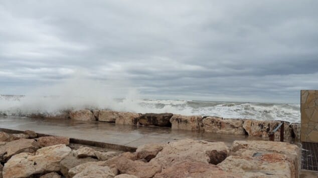 asi sufren el temporal las playas de denia 29