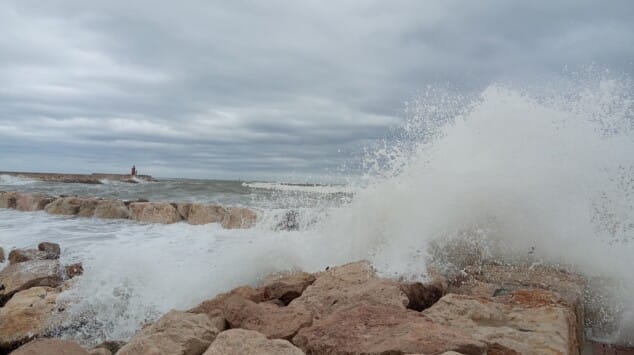 asi sufren el temporal las playas de denia 30