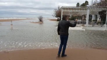 Así sufren el temporal las playas de Dénia 7
