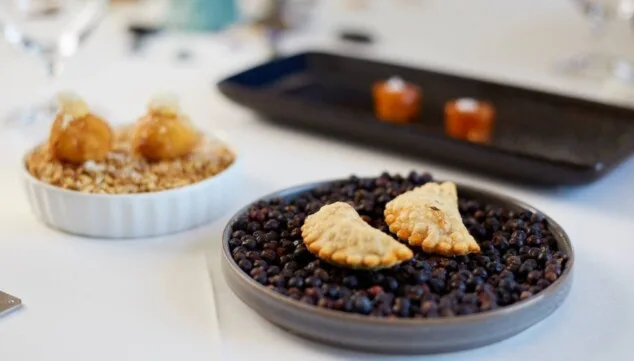 Entre el mar y el castillo: una experiencia gastronómica inolvidable 19 cocina de mercado con brasas y tecnica depurada