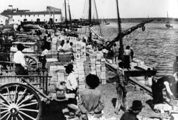 Dénia, 1910: De rozijnenrage op de kade