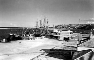Dénia, 1961: De trein bereikt de rand van de zee.