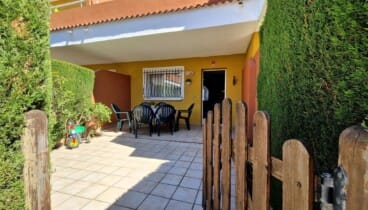 Disfruta del buen clima de Denia desde la terraza cubierta