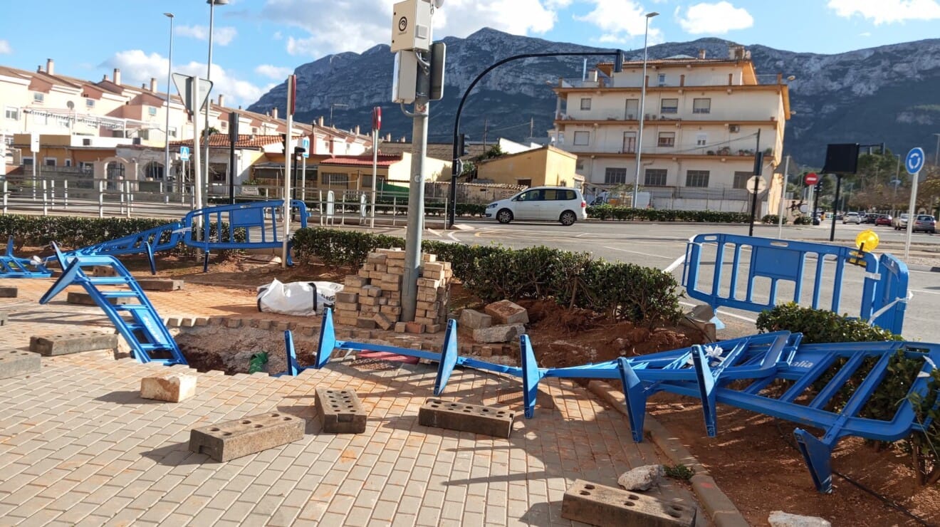 El viento supera los 90 km:h en Dénia y provoca incidencias en varias calles 8