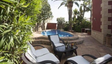 Entorn Privat amb Piscina i Accés Ràpid a Activitats Nàutiques