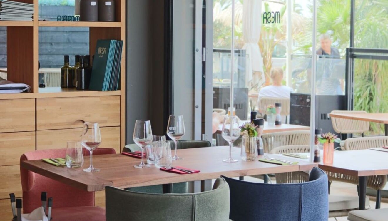 Espacio versátil para eventos en restaurante frente al mar