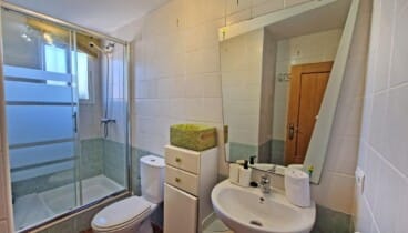 Espacios amplios y bien distribuidos en esta casa de Denia