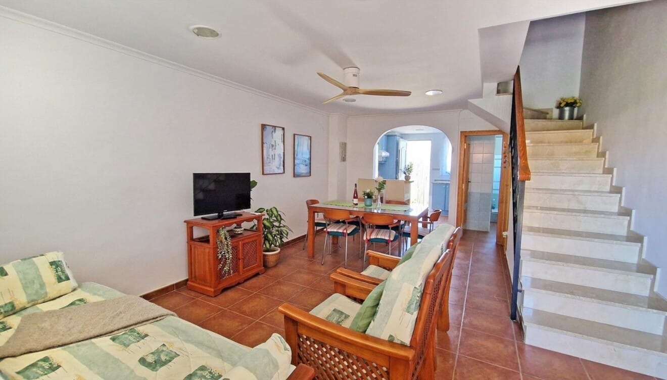 Interior de El Alfar con espacios cómodos y funcionales